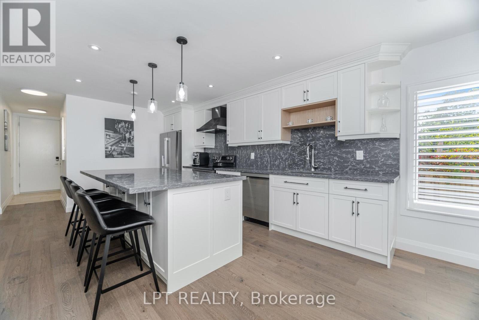 1324 Birchcliff Drive, Oakville, Ontario  L6M 2A4 - Photo 15 - W12460911