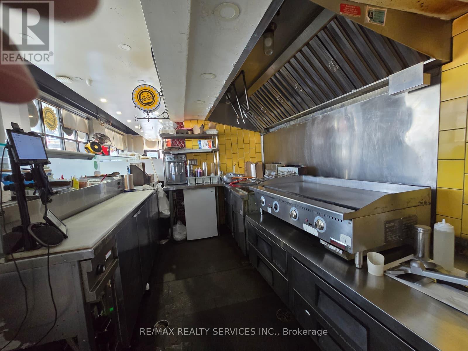 Fc-4 - 253 King Street N, Waterloo, Ontario  N2J 2Y8 - Photo 3 - X12460823