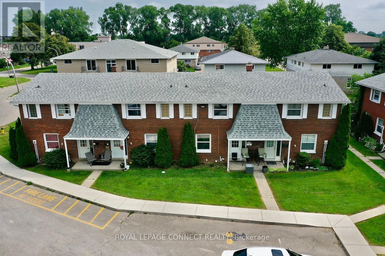 13 - 14 Orchard Place, Chatham-Kent, Ontario  N7M 1A6 - Photo 2 - X12460858