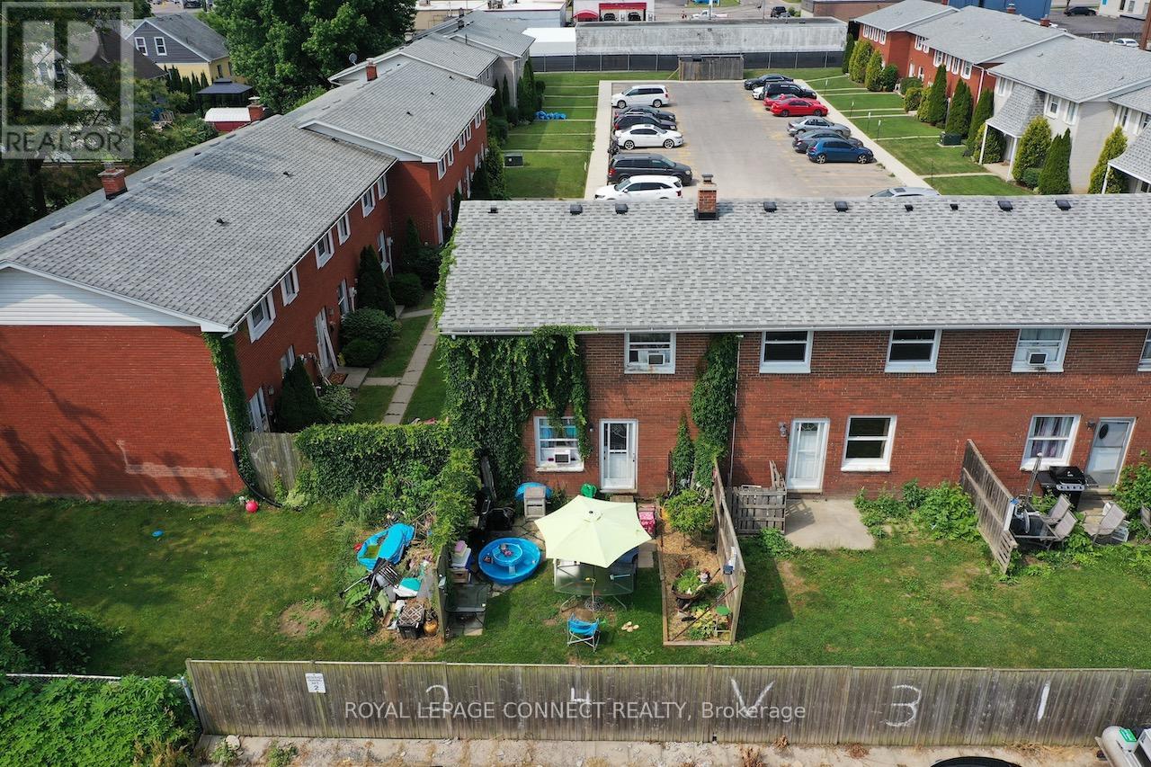 14 - 16 Orchard Place, Chatham-Kent, Ontario  N7M 1A6 - Photo 2 - X12460871