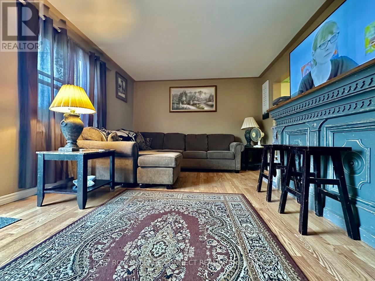 14 - 16 Orchard Place, Chatham-Kent, Ontario  N7M 1A6 - Photo 4 - X12460871