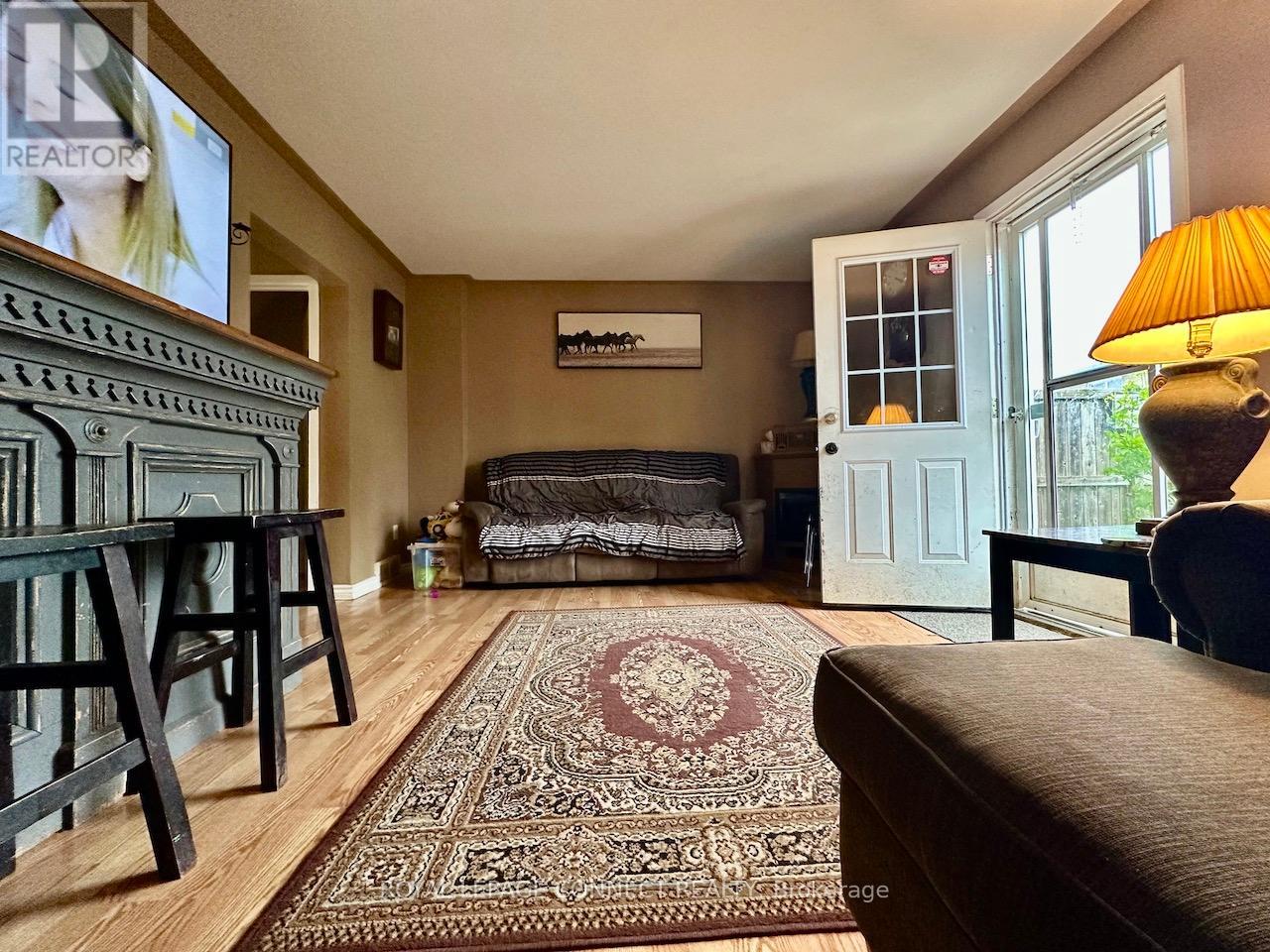 14 - 16 Orchard Place, Chatham-Kent, Ontario  N7M 1A6 - Photo 5 - X12460871