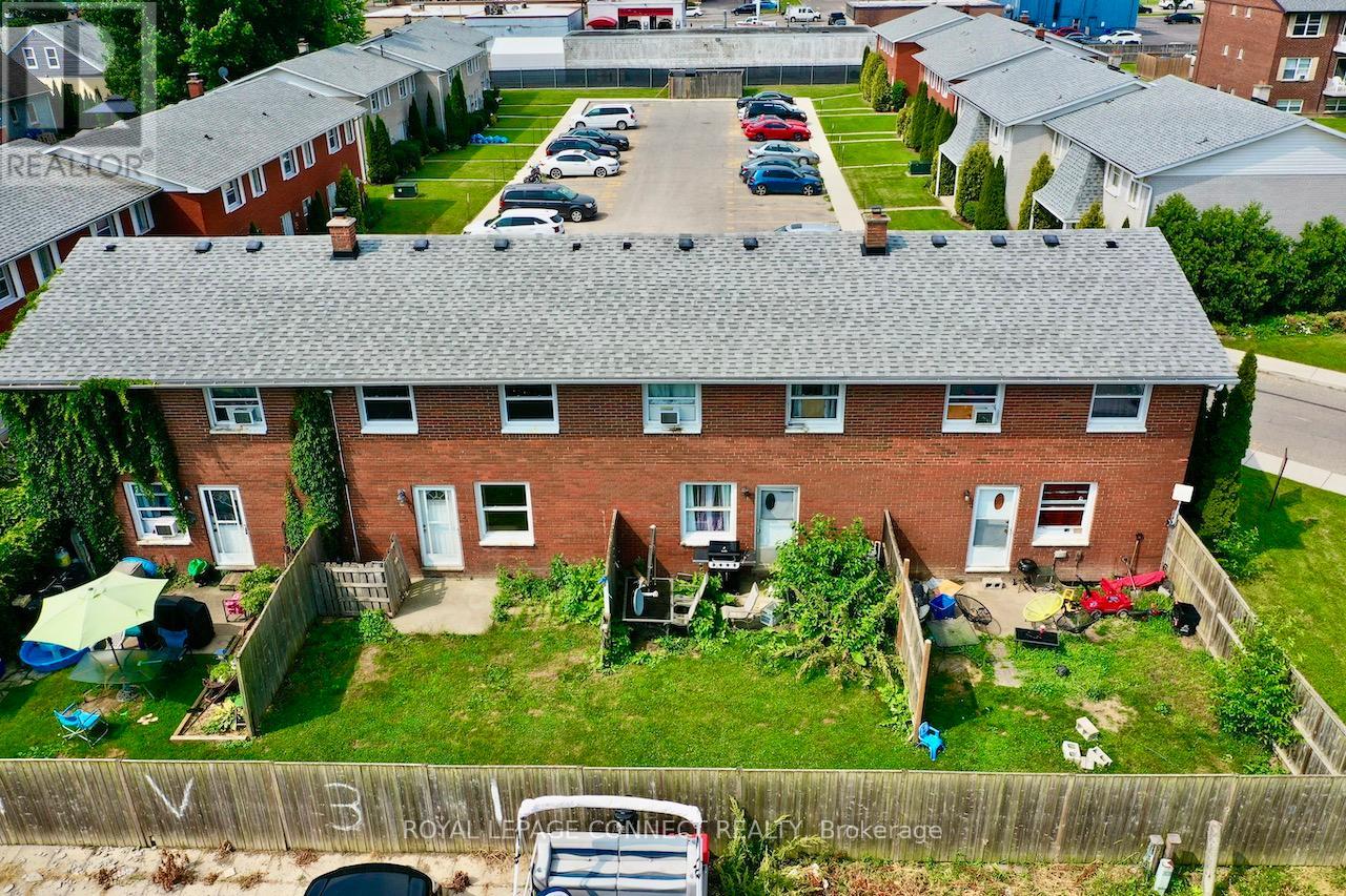 12 - 12 Orchard Place, Chatham-Kent, Ontario  N7M 1A6 - Photo 2 - X12460876
