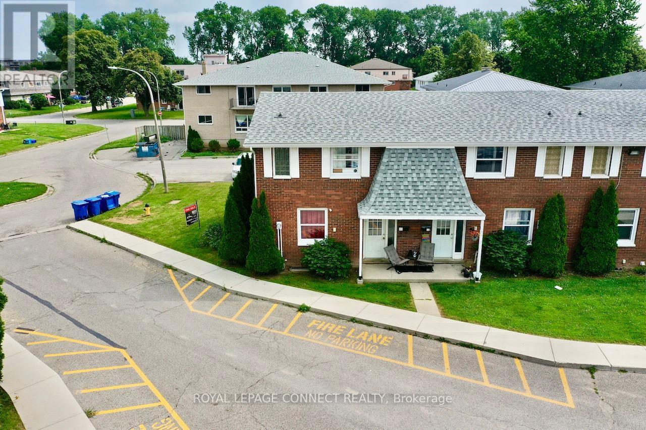 10 Orchard Place, Chatham-Kent, Ontario  N7M 1A6 - Photo 1 - X12460878