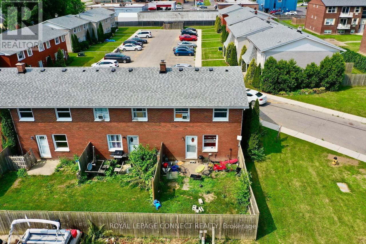 10 Orchard Place, Chatham-Kent, Ontario  N7M 1A6 - Photo 2 - X12460878