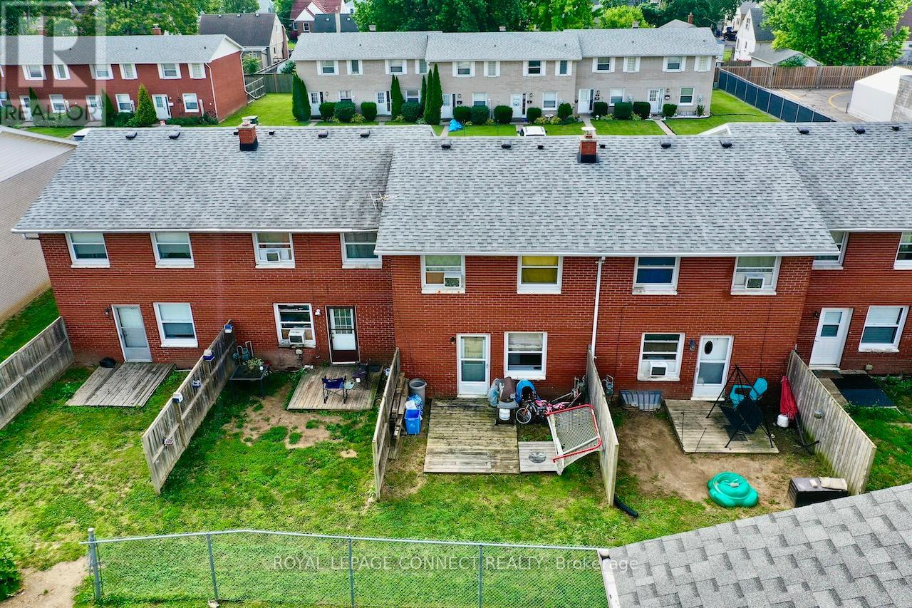 4 - 39 Orchard Place, Chatham-Kent, Ontario  N7M 1A6 - Photo 2 - X12460921