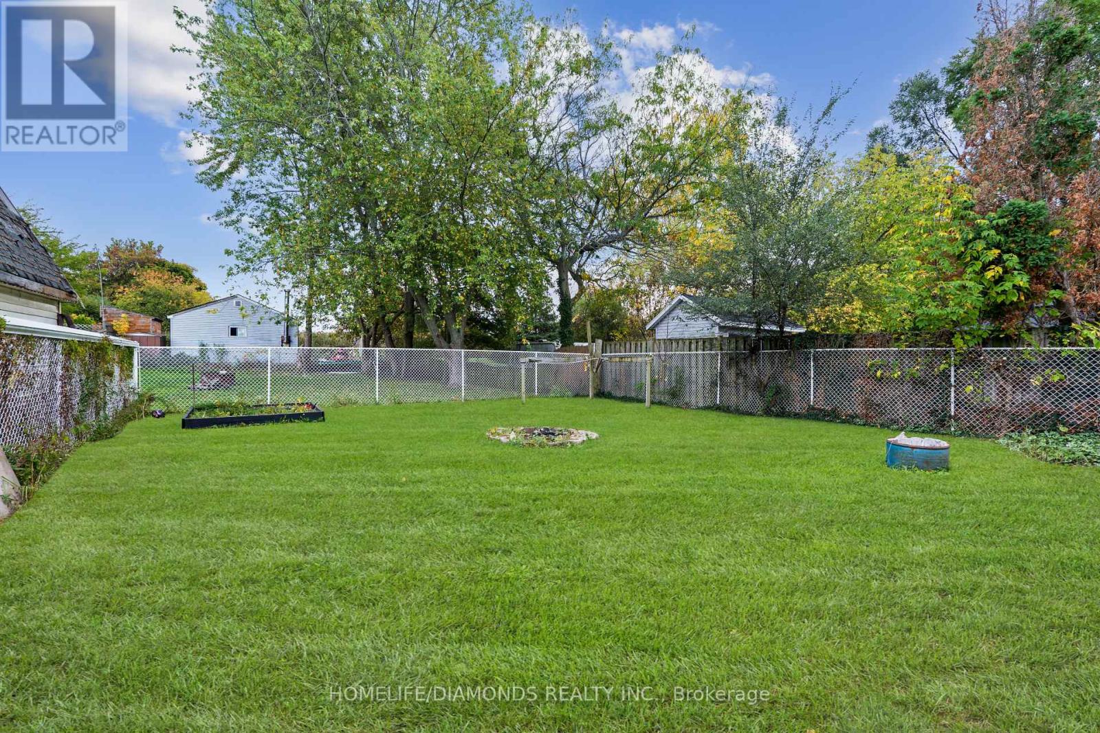 210 Mackan Street, Thorold, Ontario  L2V 1G7 - Photo 38 - X12460927