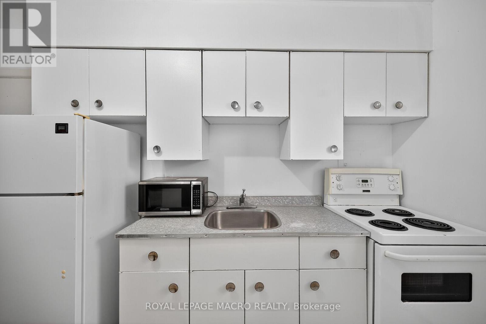 1 - 5 Applewood Avenue, Hamilton, Ontario  L8G 3S4 - Photo 11 - X12460939