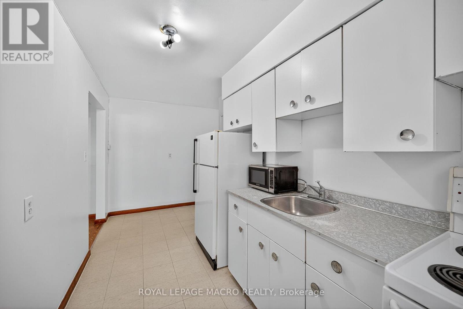 1 - 5 Applewood Avenue, Hamilton, Ontario  L8G 3S4 - Photo 12 - X12460939