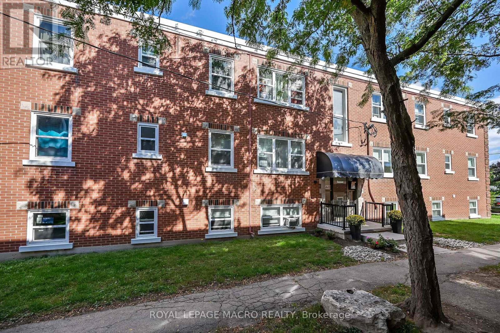 1 - 5 Applewood Avenue, Hamilton, Ontario  L8G 3S4 - Photo 3 - X12460939