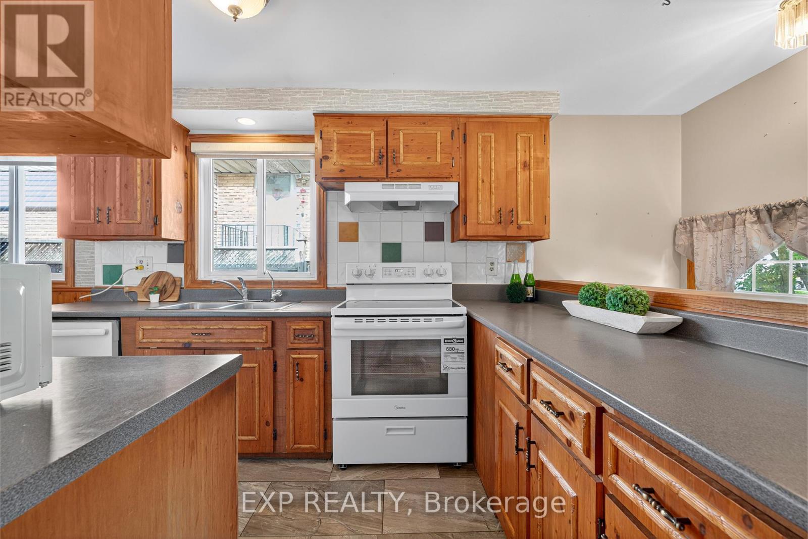 73 Northview Heights Drive, Cambridge, Ontario  N1R 7A7 - Photo 15 - X12460956