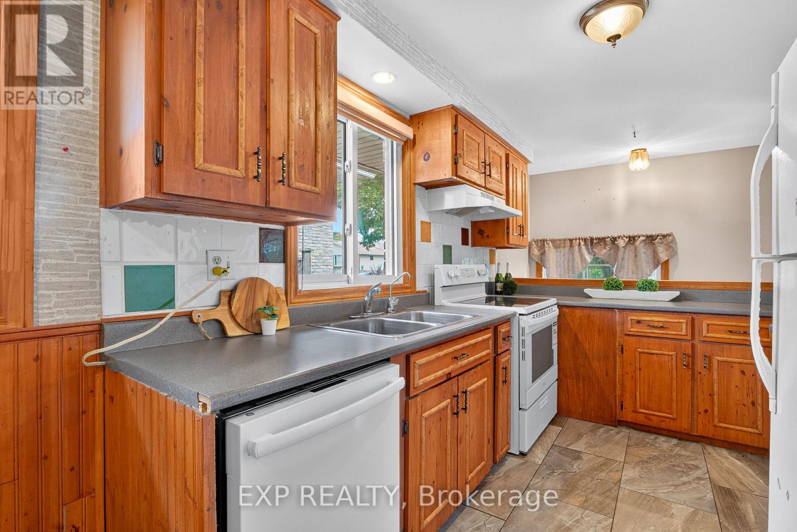 73 Northview Heights Drive, Cambridge, Ontario  N1R 7A7 - Photo 19 - X12460956