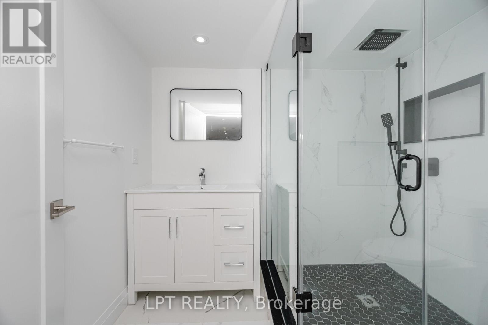 1324 Birchcliff Drive, Oakville, Ontario  L6M 2A4 - Photo 37 - W12460911