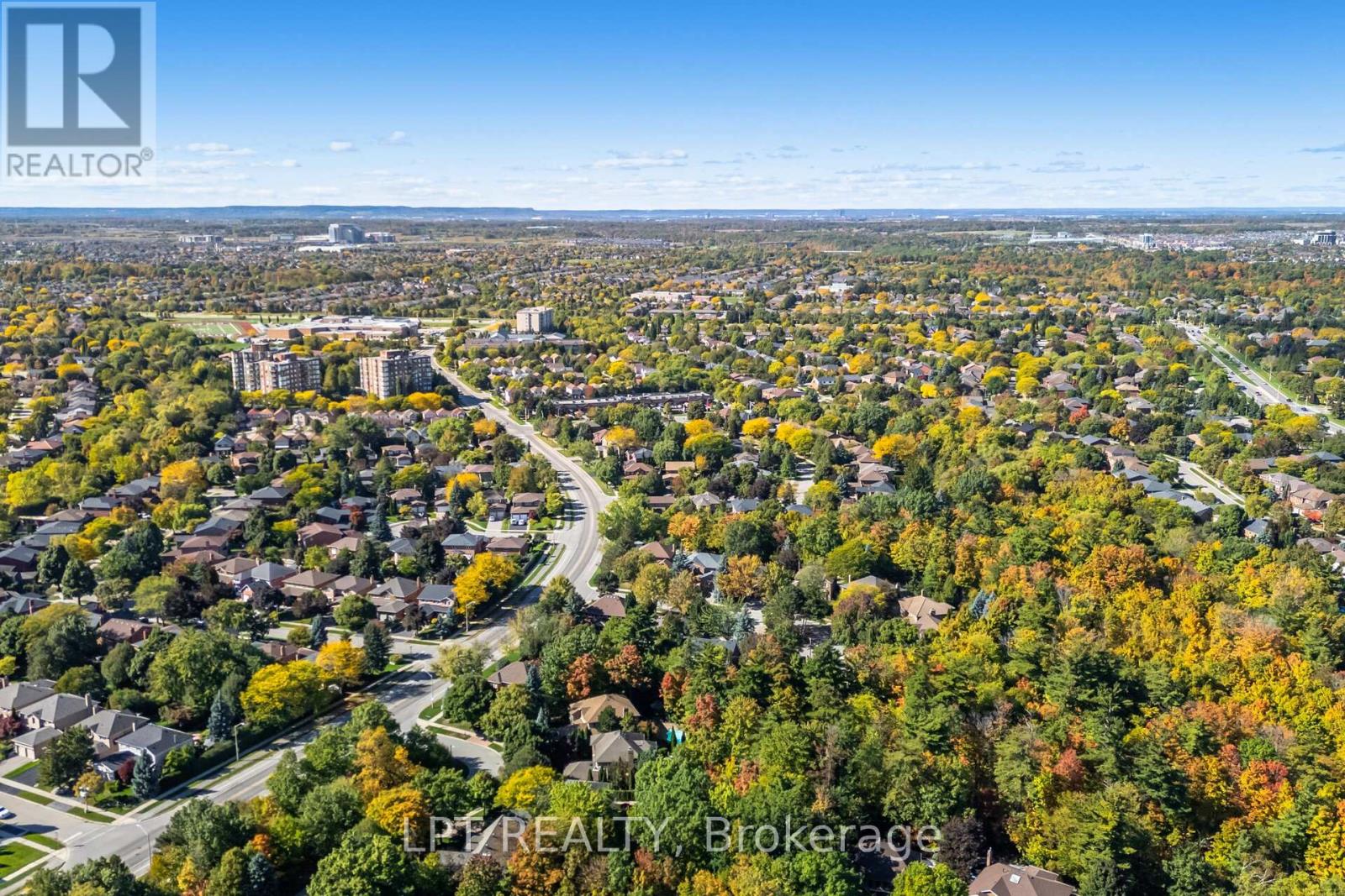 1324 Birchcliff Drive, Oakville, Ontario  L6M 2A4 - Photo 47 - W12460911