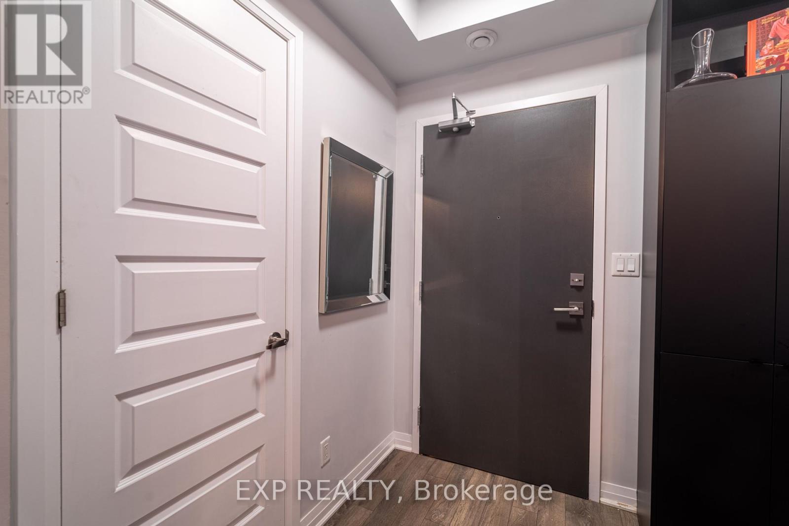 401 - 2 Adam Sellers Street, Markham, Ontario  L6B 1P2 - Photo 5 - N12441566