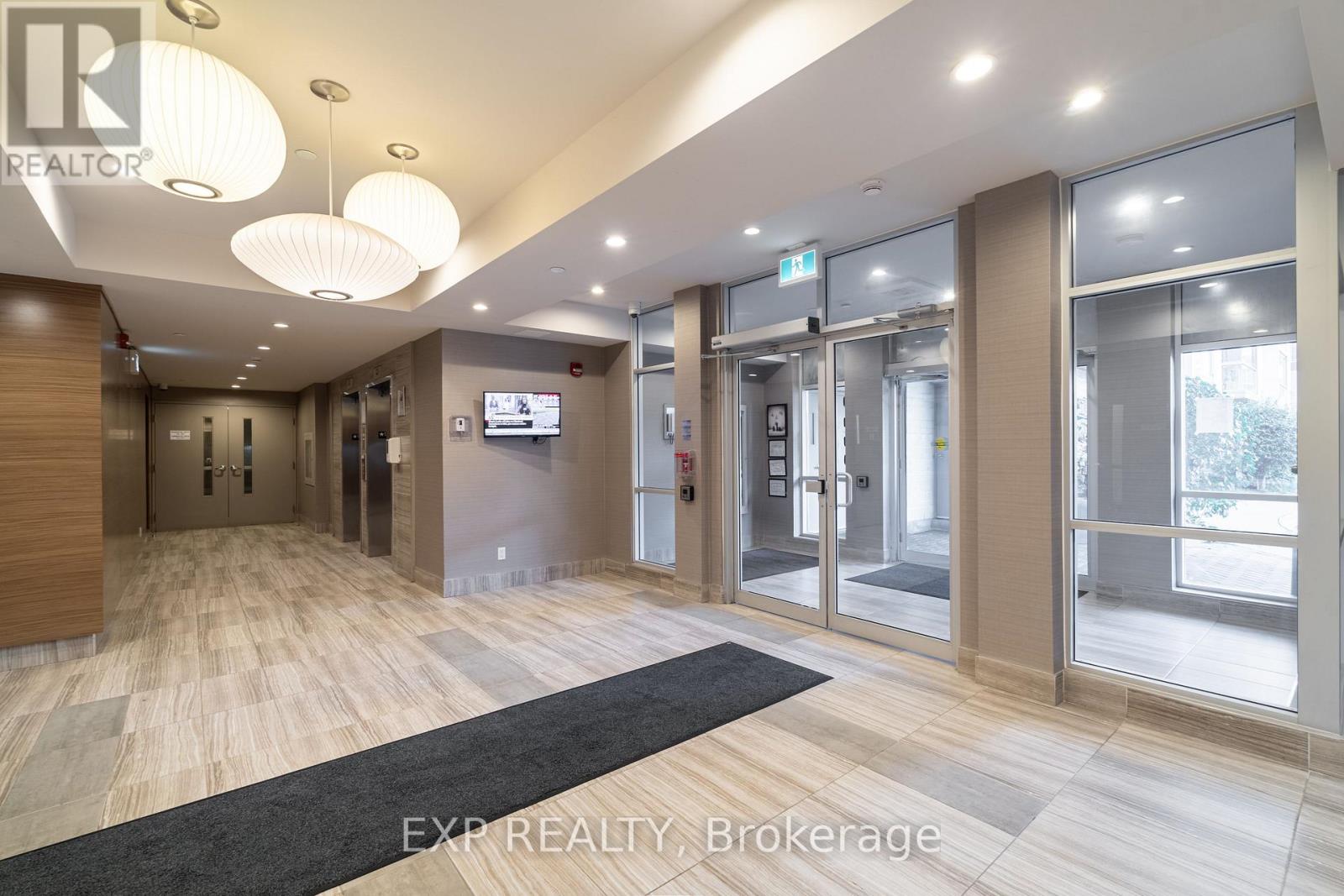 401 - 2 Adam Sellers Street, Markham, Ontario  L6B 1P2 - Photo 4 - N12441566