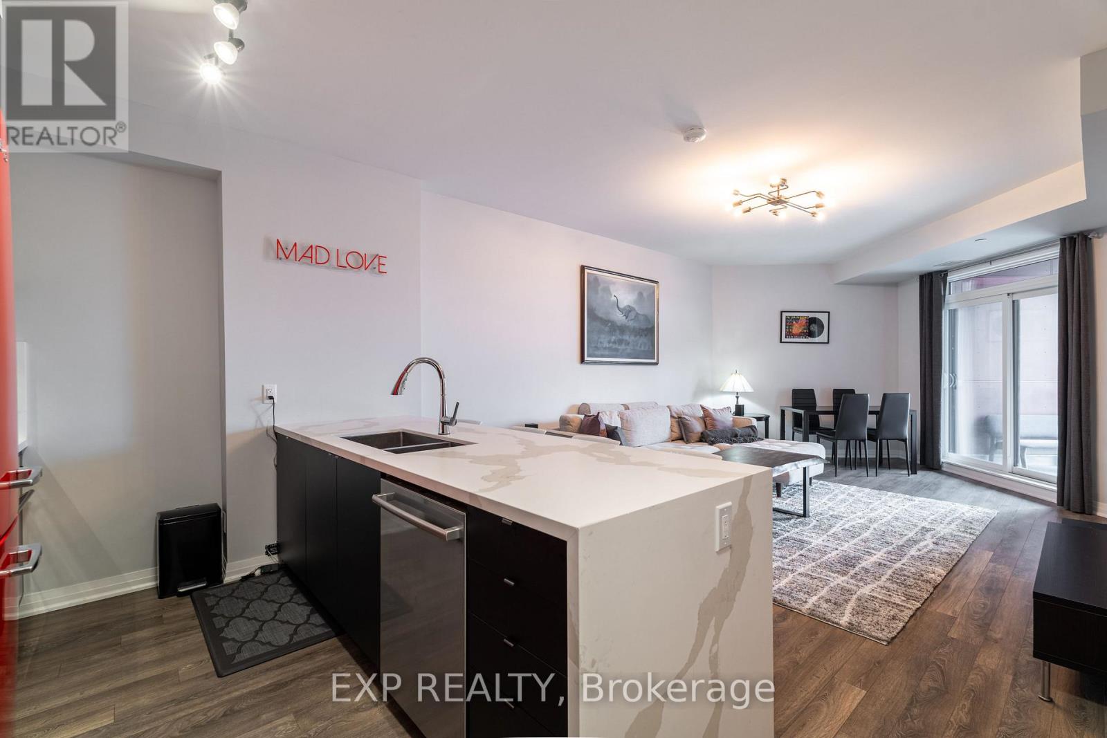 401 - 2 Adam Sellers Street, Markham, Ontario  L6B 1P2 - Photo 6 - N12441566