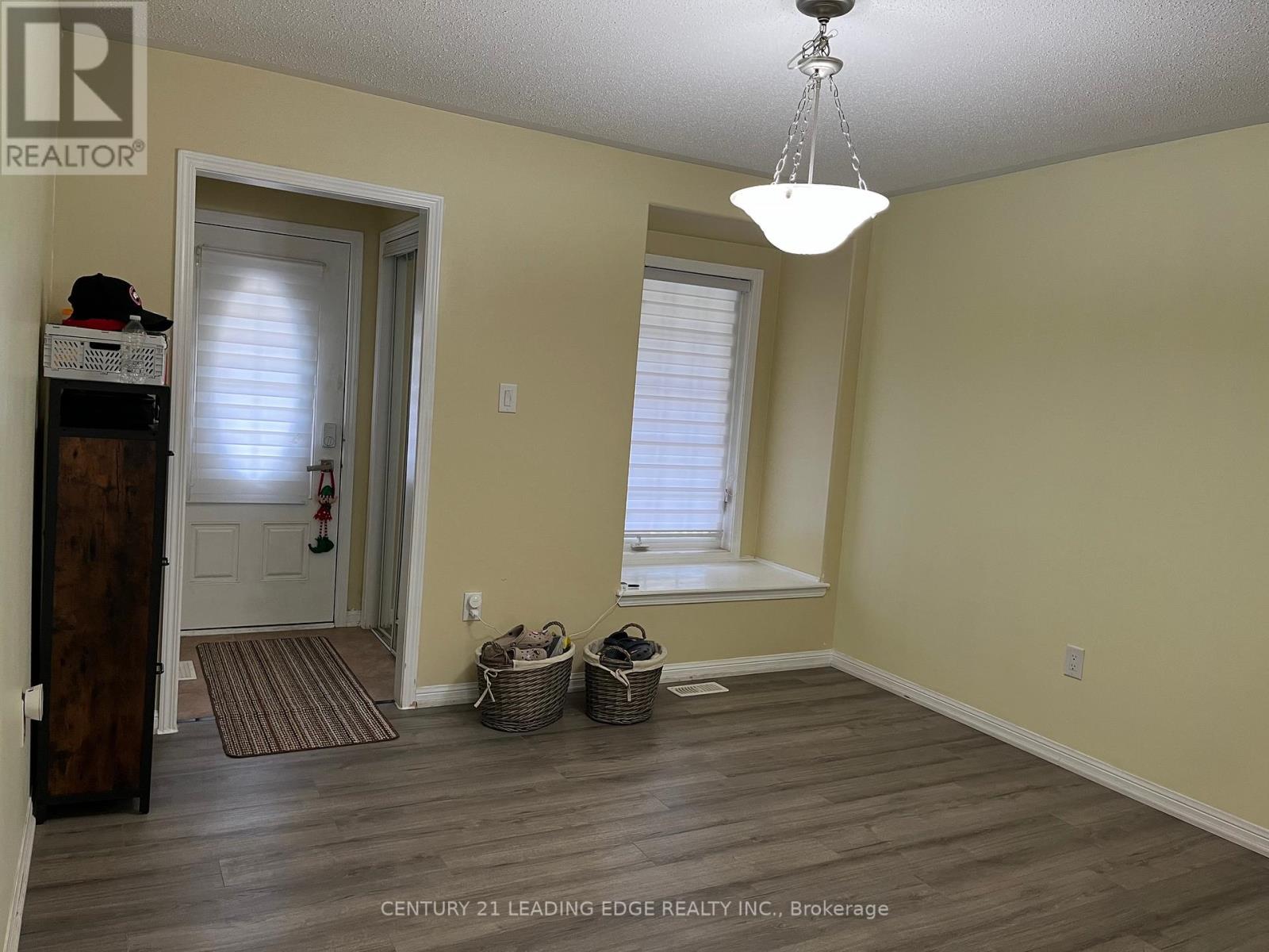 73 Finney Terrace, Milton, Ontario  L9T 7B1 - Photo 3 - W12457793