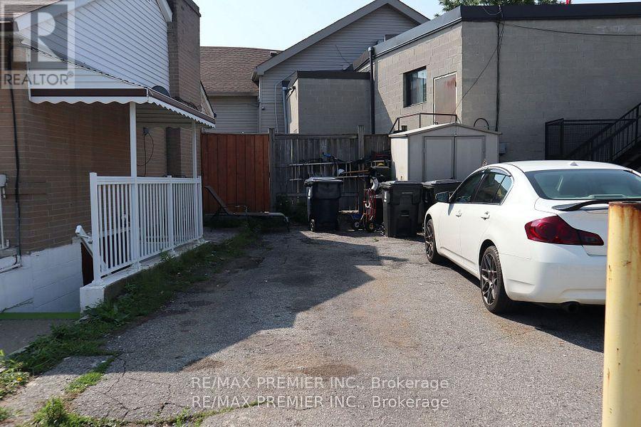 2 Flr - 1657 Weston Road, Toronto, Ontario  M9N 1V2 - Photo 14 - W12460495