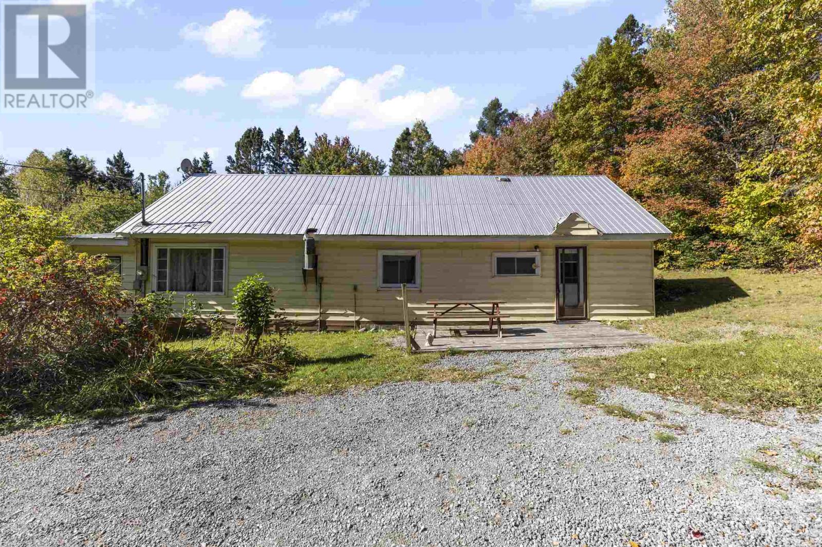 1532 Third Lin W, Sault Ste. Marie, Ontario  P6A 6K4 - Photo 2 - SM251131
