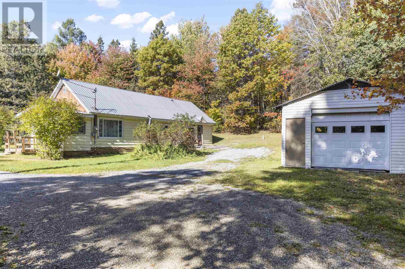 1532 Third Lin W, Sault Ste. Marie, Ontario  P6A 6K4 - Photo 4 - SM251131