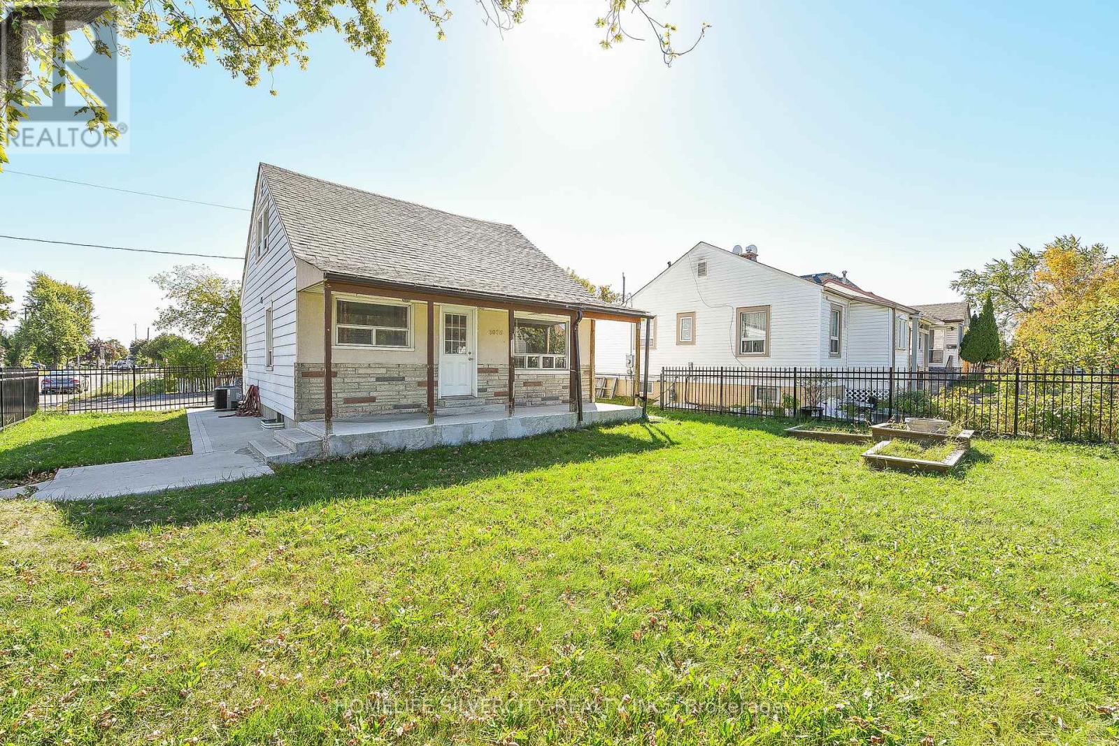 3076 Churchill Avenue, Mississauga, Ontario  L4T 1R3 - Photo 41 - W12460433