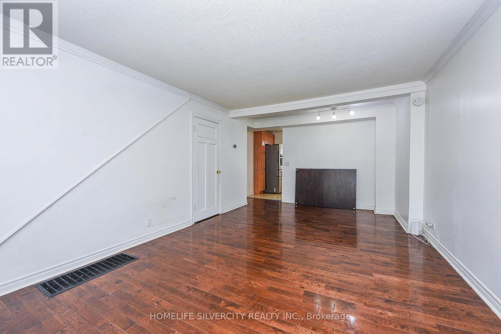 3076 Churchill Avenue, Mississauga, Ontario  L4T 1R3 - Photo 7 - W12460433