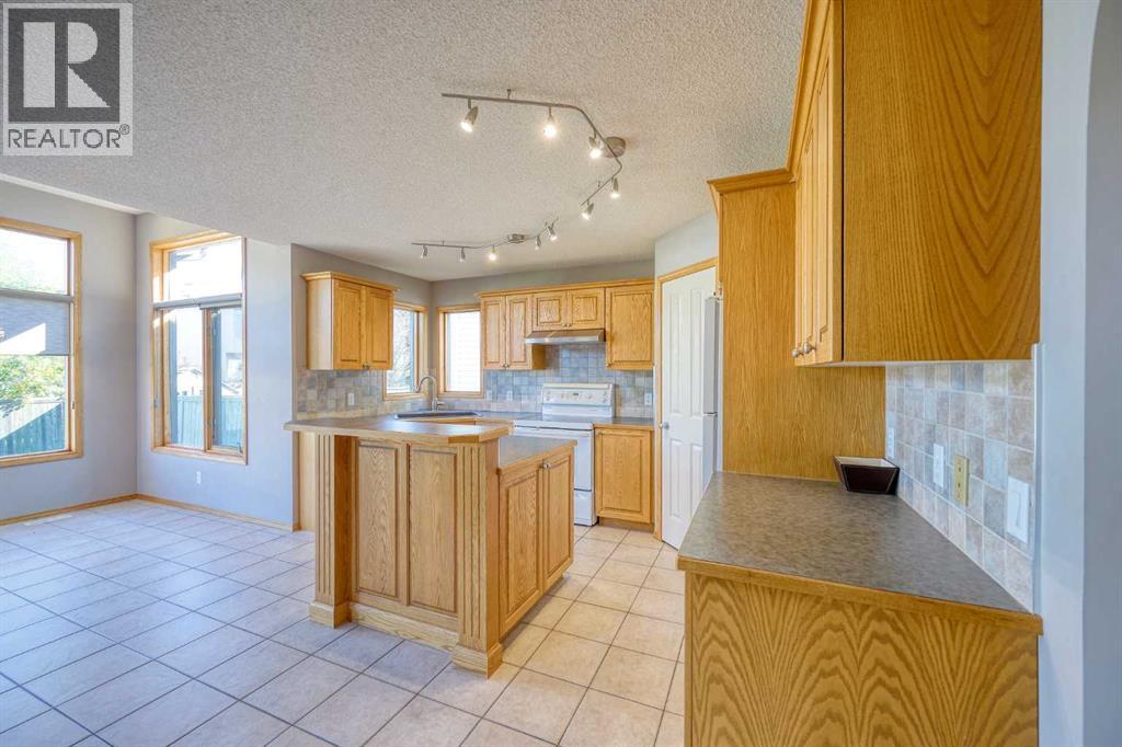 19 Westpoint Court Sw, Calgary, Alberta  T3H 4M7 - Photo 9 - A2259231