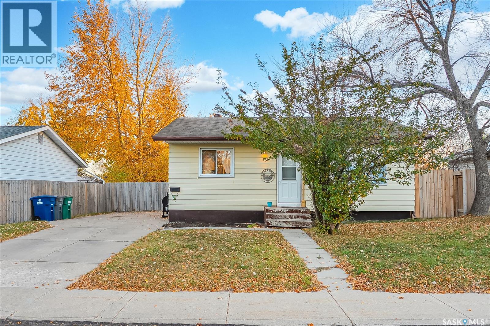 35 BERNARD CRESCENT, Saskatoon, Saskatchewan