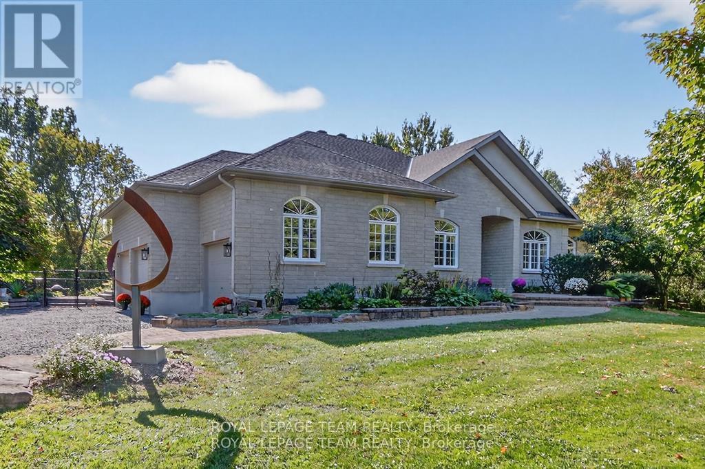 6196 ELKWOOD DRIVE, Ottawa, Ontario