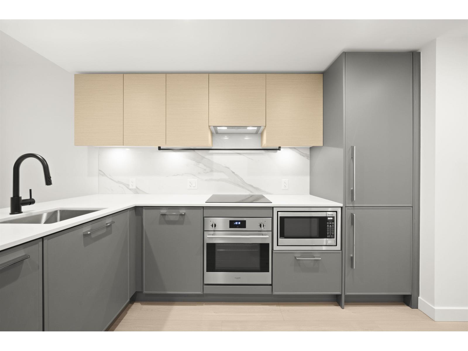 3704 13745 George Junction, Surrey, British Columbia  V3T 4Y3 - Photo 1 - R3058036