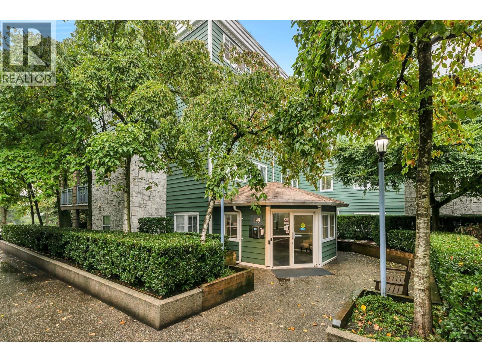 401 1199 WESTWOOD STREET, Coquitlam, British Columbia