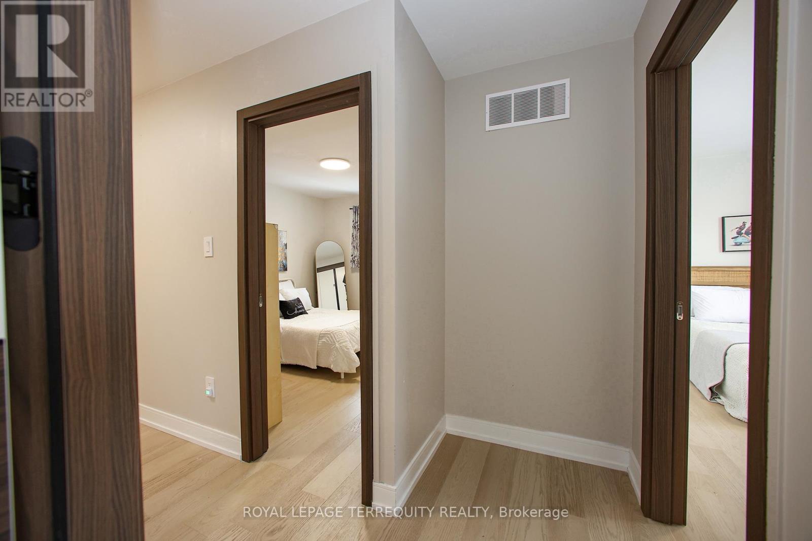 Upper - 66 Moore Park Avenue, Toronto, Ontario  M2M 1M9 - Photo 35 - C12415688