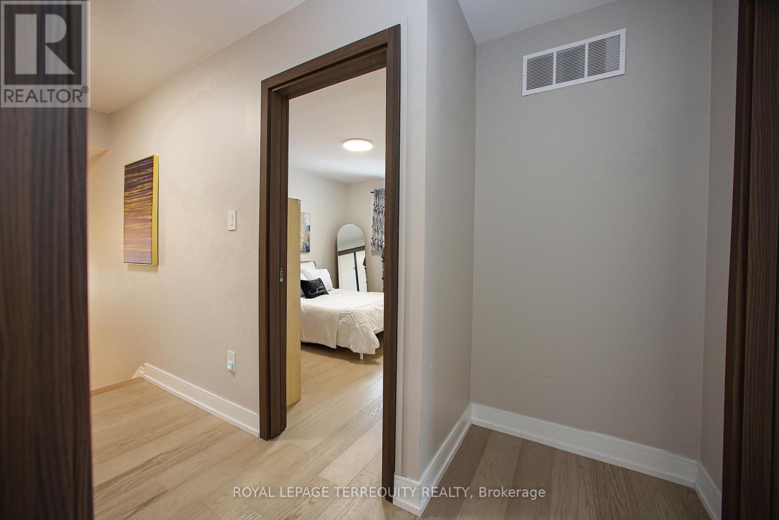 Upper - 66 Moore Park Avenue, Toronto, Ontario  M2M 1M9 - Photo 34 - C12415688