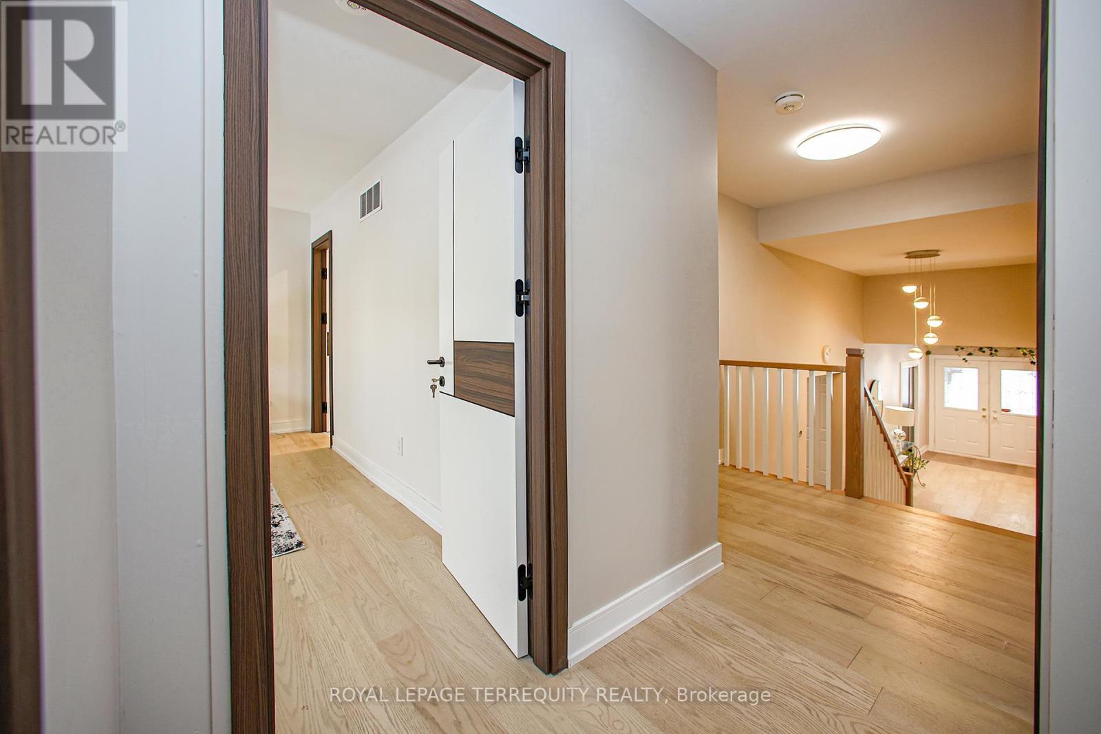 Upper - 66 Moore Park Avenue, Toronto, Ontario  M2M 1M9 - Photo 33 - C12415688