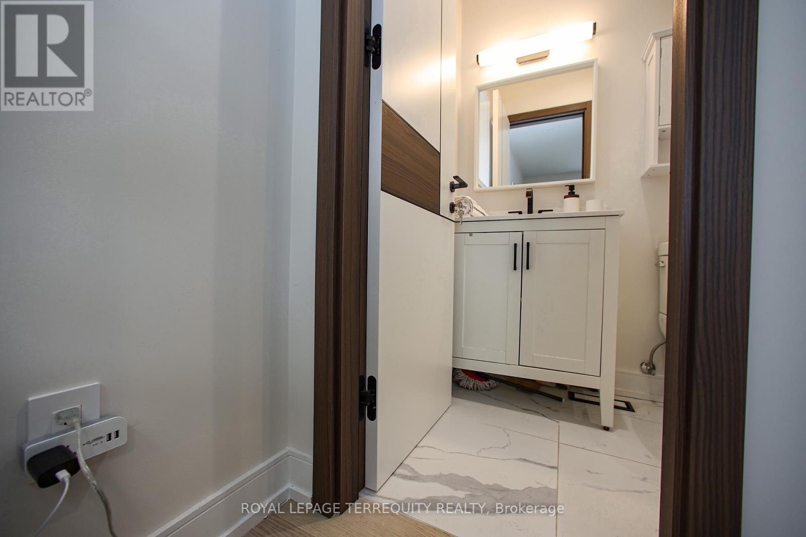 Upper - 66 Moore Park Avenue, Toronto, Ontario  M2M 1M9 - Photo 40 - C12415688
