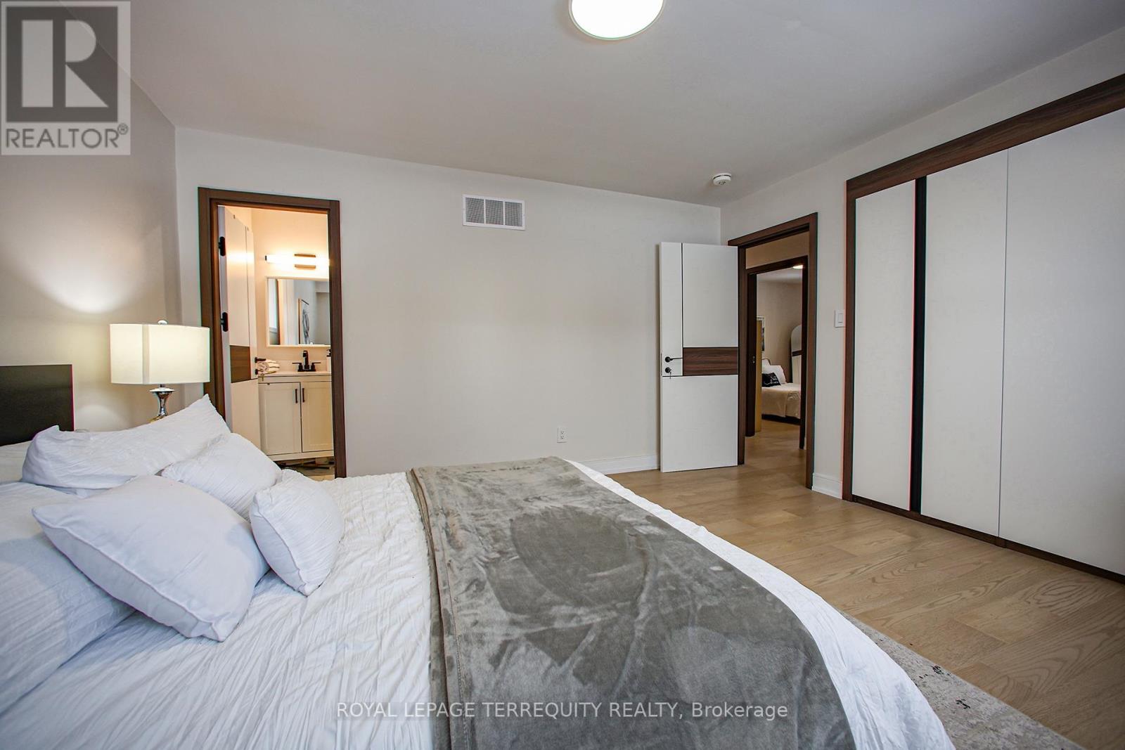 Upper - 66 Moore Park Avenue, Toronto, Ontario  M2M 1M9 - Photo 38 - C12415688