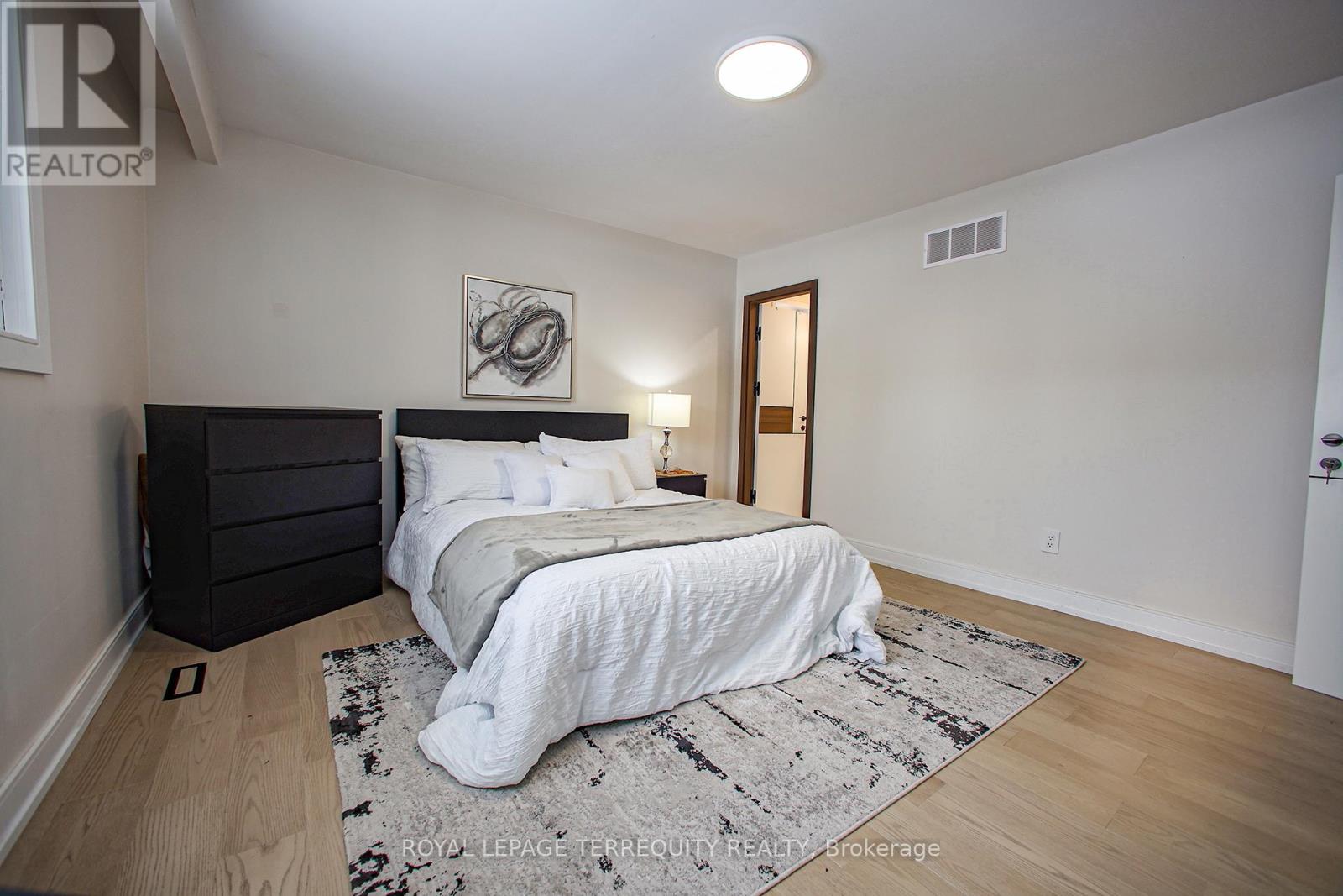 Upper - 66 Moore Park Avenue, Toronto, Ontario  M2M 1M9 - Photo 37 - C12415688