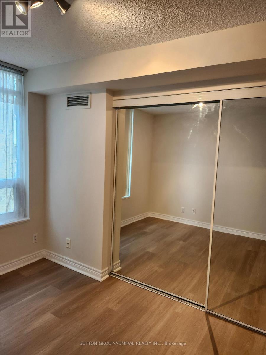 501 - 212 Eglinton Avenue E, Toronto, Ontario  M4P 0A3 - Photo 8 - C12459494