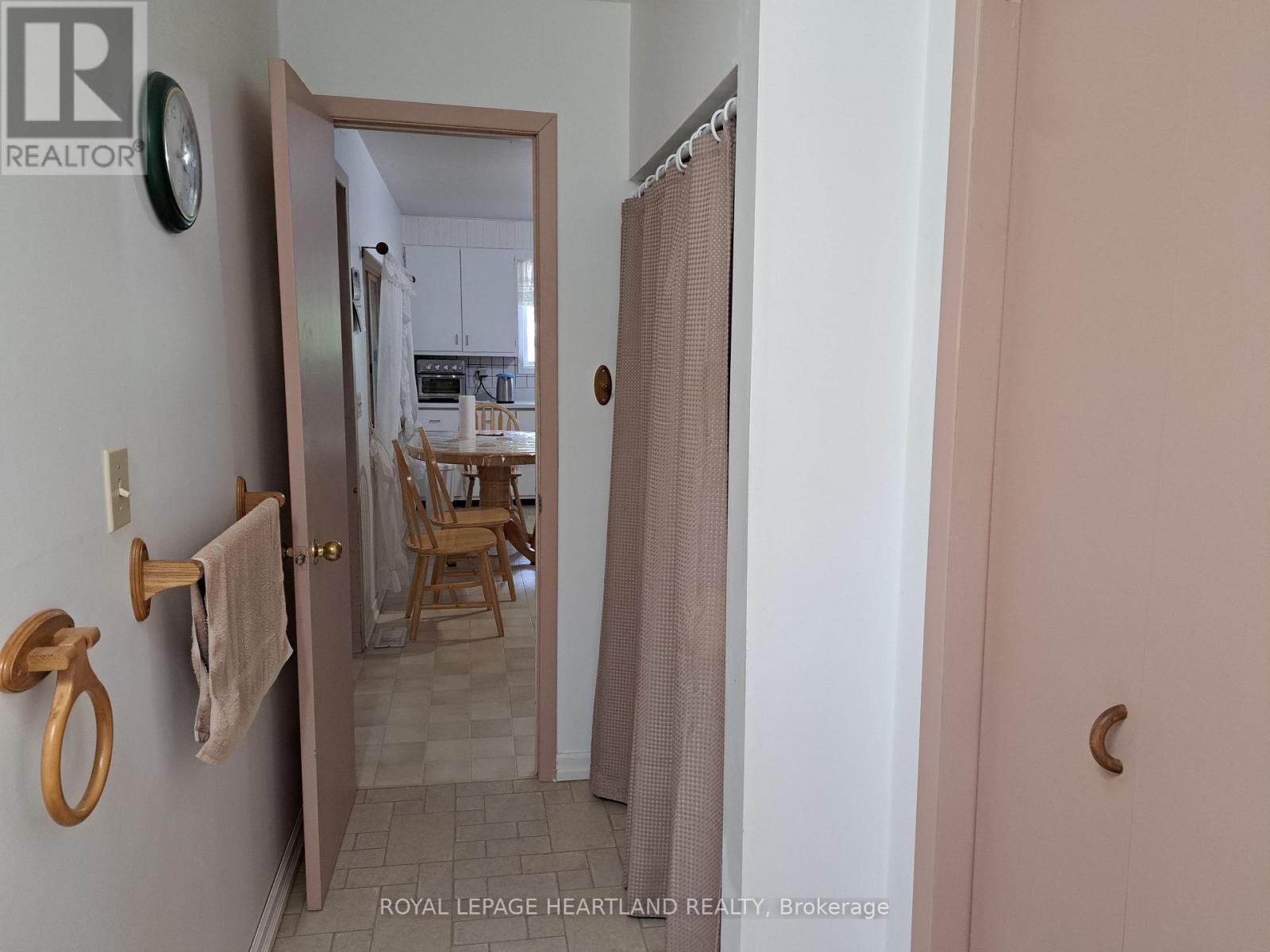 27524 New Ontario Road, North Middlesex, Ontario  N0M 2K0 - Photo 15 - X12461081