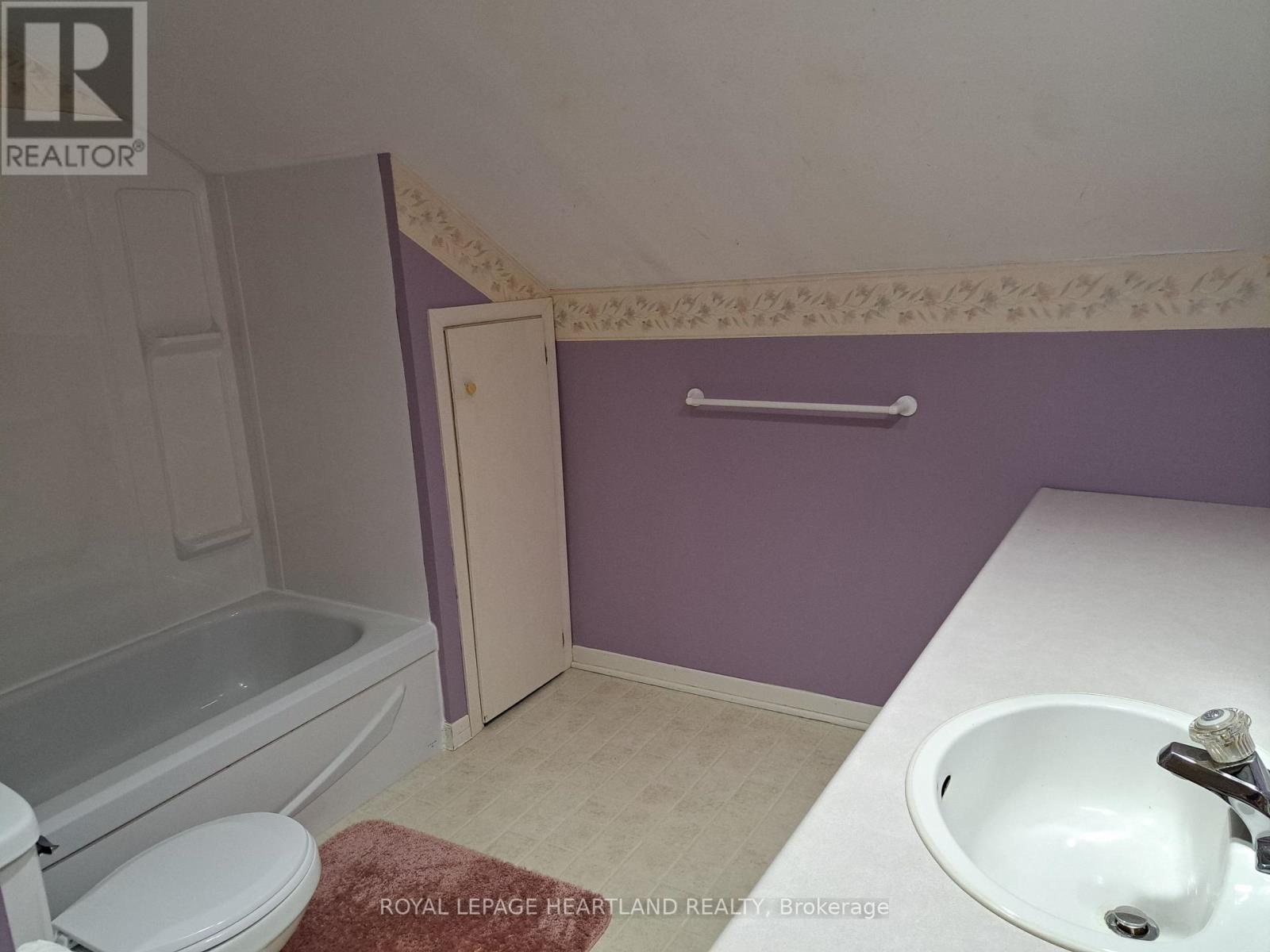 27524 New Ontario Road, North Middlesex, Ontario  N0M 2K0 - Photo 16 - X12461081