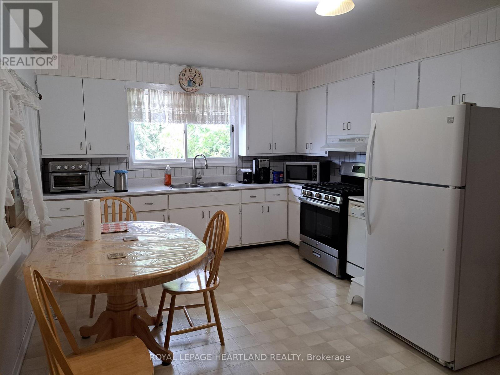 27524 New Ontario Road, North Middlesex, Ontario  N0M 2K0 - Photo 4 - X12461081