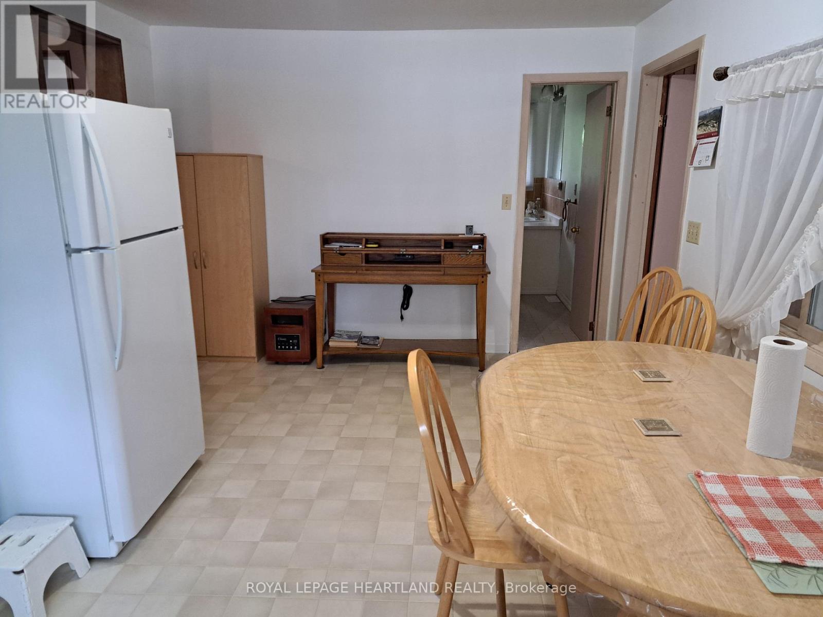 27524 New Ontario Road, North Middlesex, Ontario  N0M 2K0 - Photo 5 - X12461081