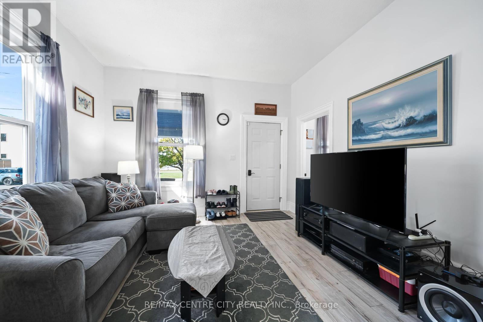 174 Centre Street, St. Thomas, Ontario  N5R 3A4 - Photo 2 - X12461207