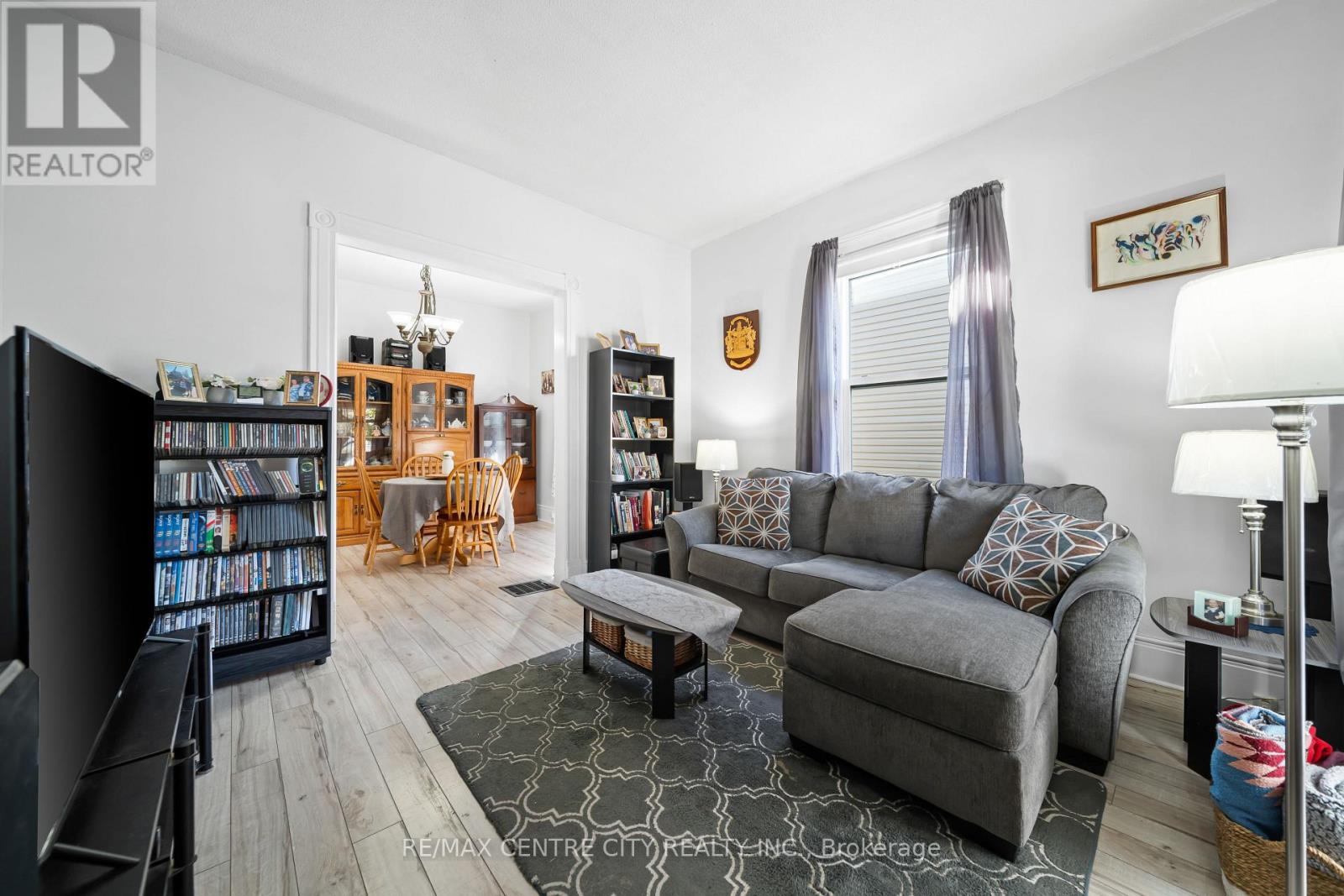 174 Centre Street, St. Thomas, Ontario  N5R 3A4 - Photo 4 - X12461207