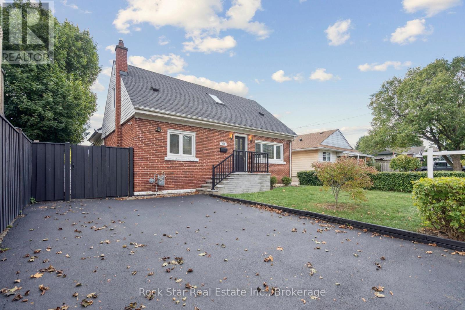 211 Rosedale Avenue, Hamilton, Ontario  L8K 4N6 - Photo 6 - X12461052