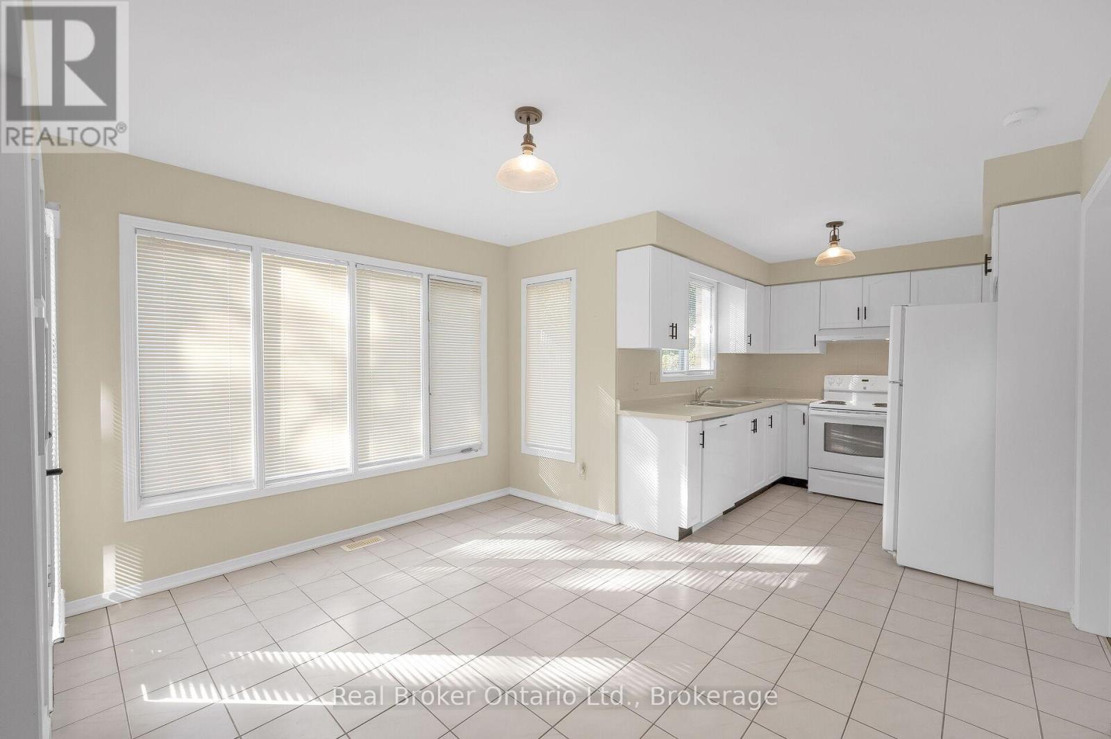 10 Avonbridge Court, Hamilton, Ontario  L8W 3G1 - Photo 11 - X12461131