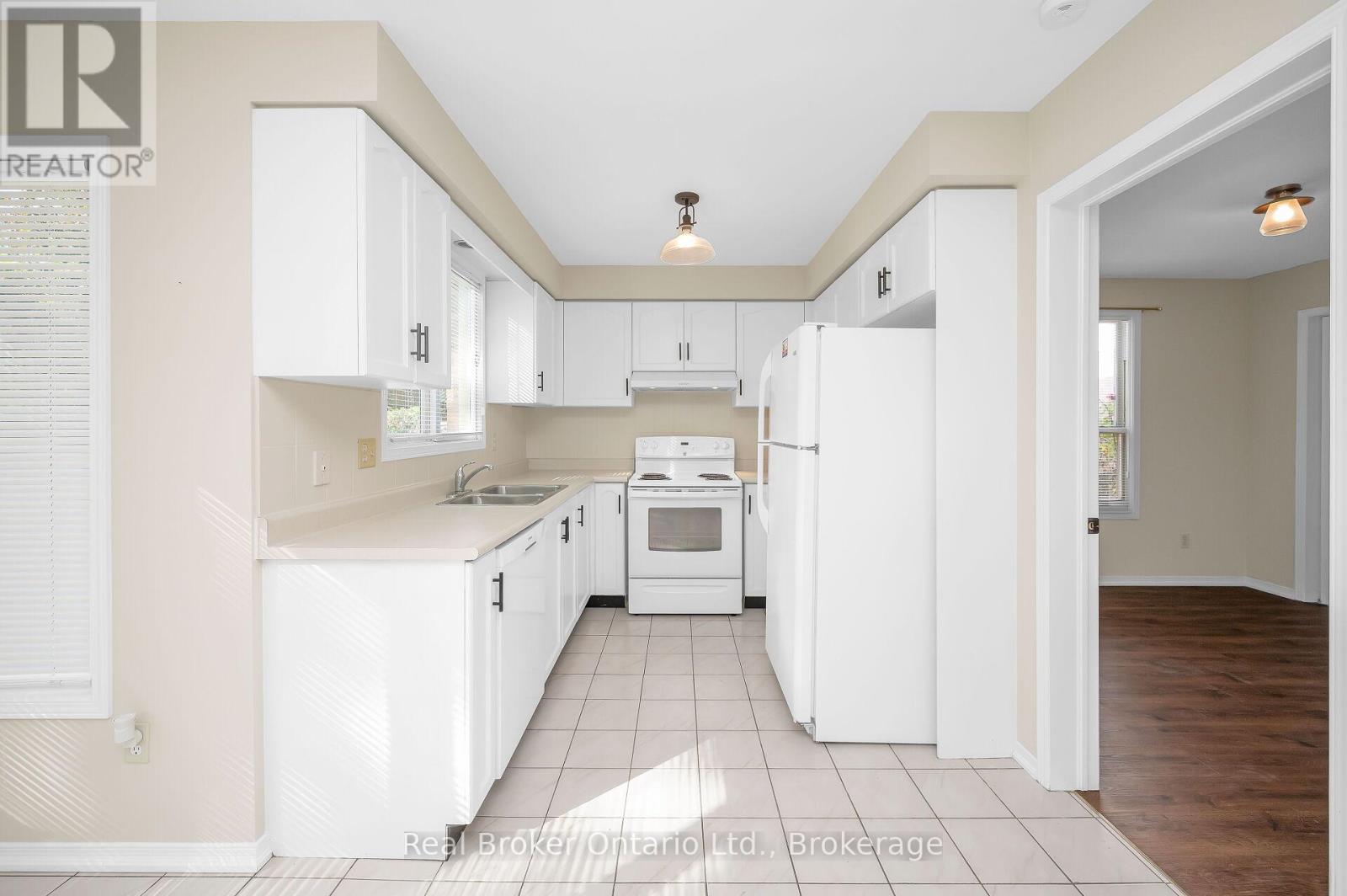 10 Avonbridge Court, Hamilton, Ontario  L8W 3G1 - Photo 12 - X12461131