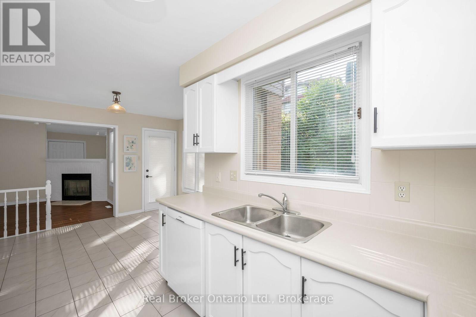 10 Avonbridge Court, Hamilton, Ontario  L8W 3G1 - Photo 14 - X12461131