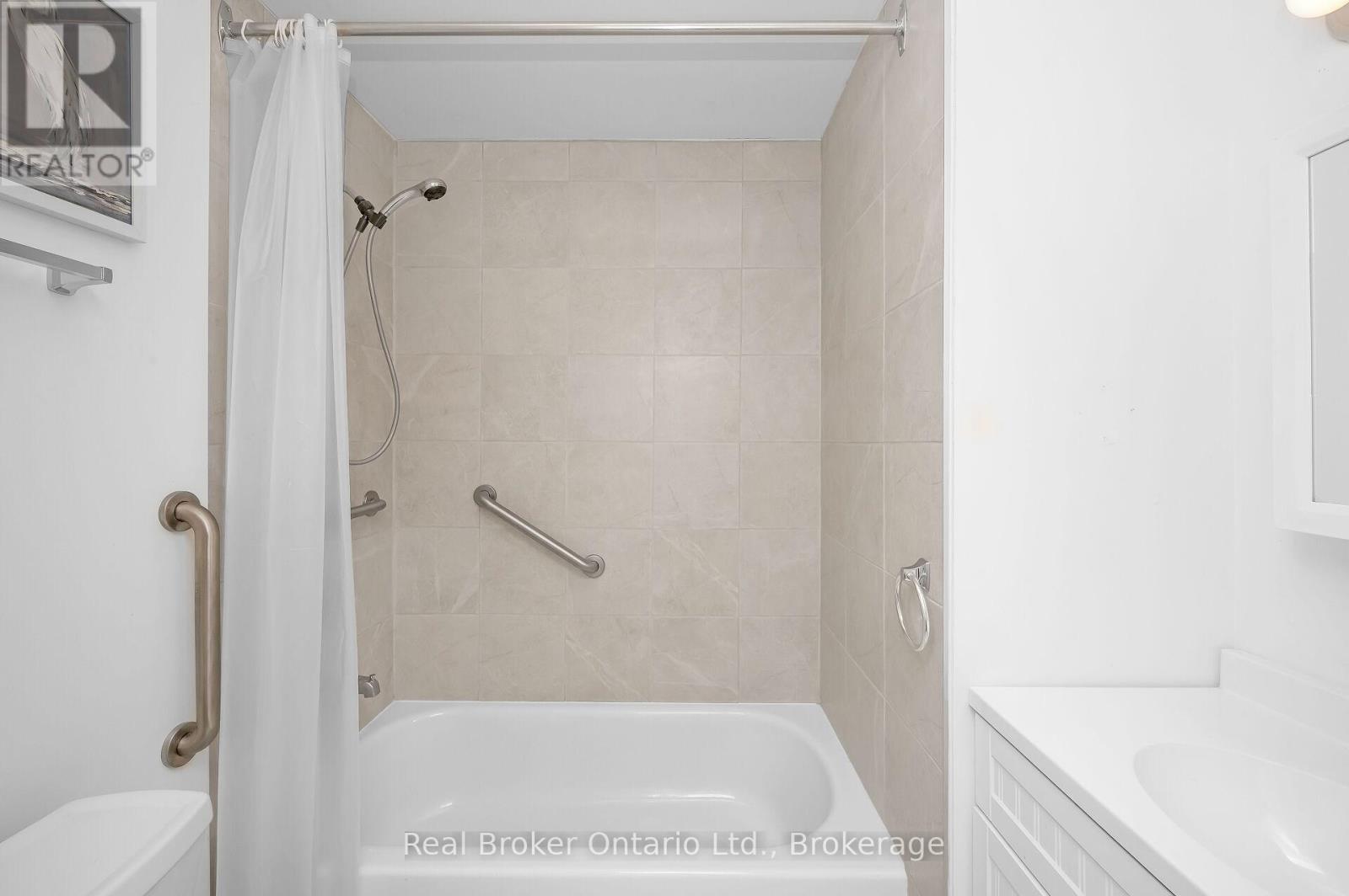 10 Avonbridge Court, Hamilton, Ontario  L8W 3G1 - Photo 17 - X12461131